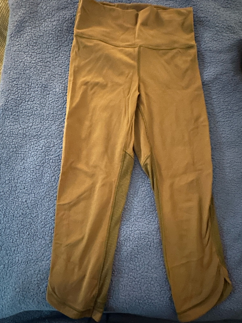 High-Waist Cropped Active Leggings in Olive green